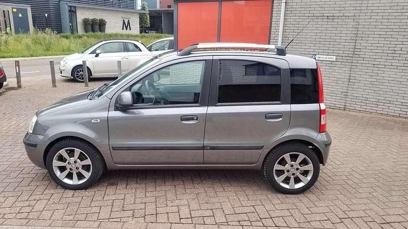 Grijs Gebruikt 2010 Fiat Panda Hatchback | € 3.990 (Duur) - Afbeelding 1/4
