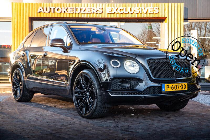Zwart Gebruikt 2023 Bentley Bentayga SUV | € 114.900 - Afbeelding 1/4