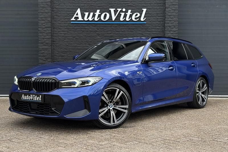 Blauw Gebruikt 2022 BMW 330e M Sport Stationwagen | € 35.845 (Eerlijke prijs) - Afbeelding 1/4