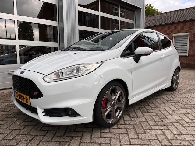 Wit Gebruikt 2014 Ford Fiesta ST Hatchback | € 11.950 (Eerlijke prijs) - Afbeelding 1/4