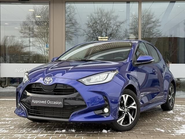 Blauw Occasion 2024 Toyota Yaris Comfort Hatchback | € 25.500 (Goede deal) - Afbeelding 1/4