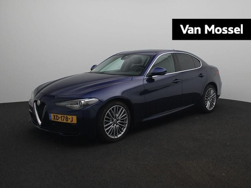 Blauw Gebruikt 2018 Alfa Romeo Giulia Super Sedan | € 21.995 (Goede deal) - Afbeelding 1/3