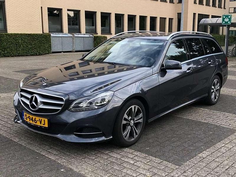 Grijs Gebruikt 2014 Mercedes E200 Ambition Stationwagen | € 18.250 (Duur) - Afbeelding 1/4