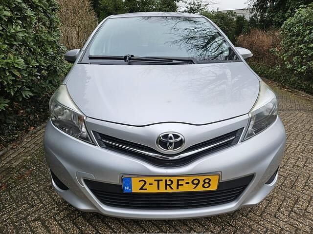 Occasion Toyota Yaris 101 PK (74 kW) 2014 Grijs (metallic) Hatchback