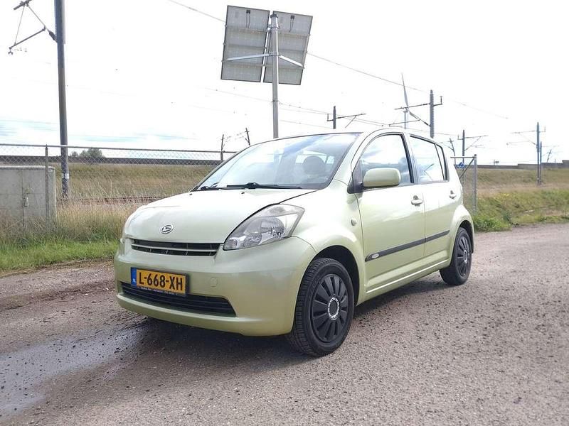 Groen Gebruikt 2006 Daihatsu Sirion Hatchback | € 1.399 (Eerlijke prijs) - Afbeelding 1/4