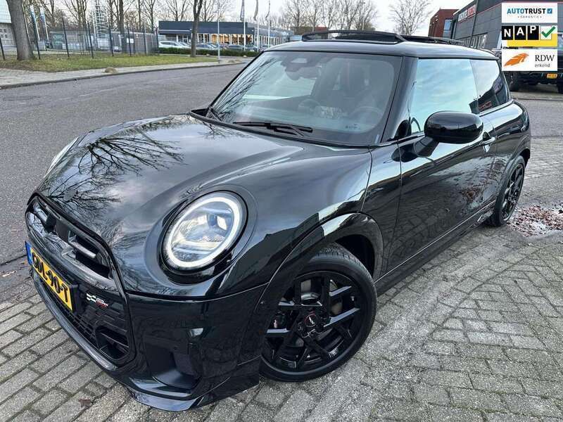 Zwart Nieuw 2024 Mini Cooper Sport Hatchback | € 38.999 (Eerlijke prijs) - Afbeelding 1/4