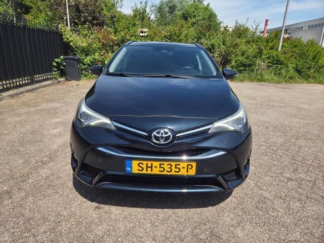 Occasion Toyota Avensis 147 PK (108 kW) 2017 Zwart, metallic lak Stationwagen