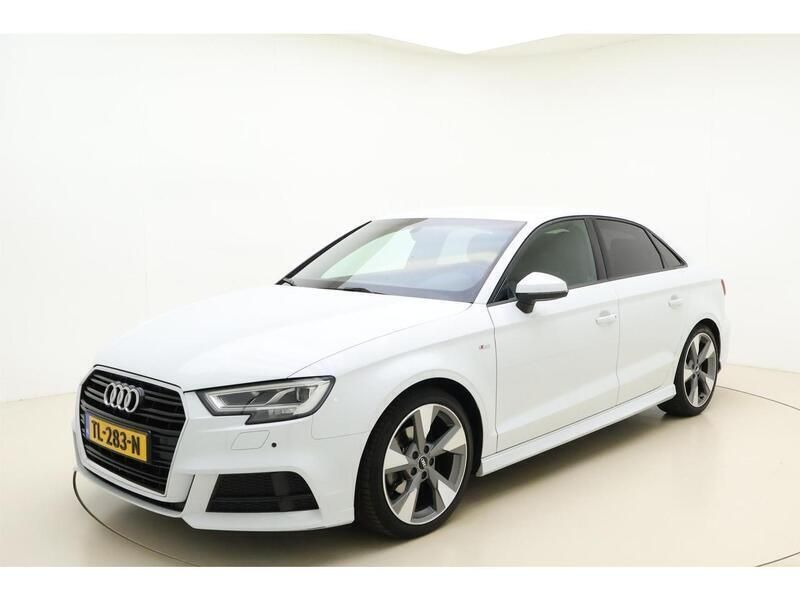 Wit Gebruikt 2018 Audi A3 S-Line Sedan | € 20.945 (Eerlijke prijs) - Afbeelding 1/3