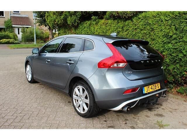 Grijs Gebruikt 2016 Volvo V40 Hatchback | € 14.900 (Eerlijke prijs) - Afbeelding 1/4