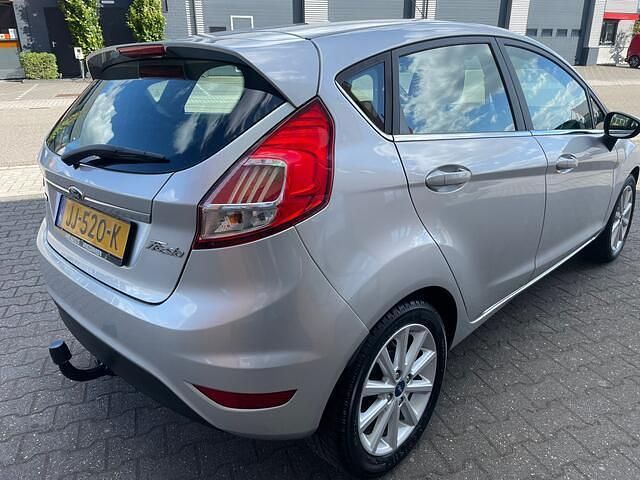Occasion Ford Fiesta Titanium 101 PK (74 kW) 2016 Grijs Hatchback