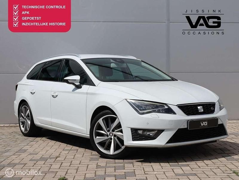Wit Gebruikt 2014 Seat Leon ST FR Stationwagen | € 9.899 (Eerlijke prijs) - Afbeelding 1/4