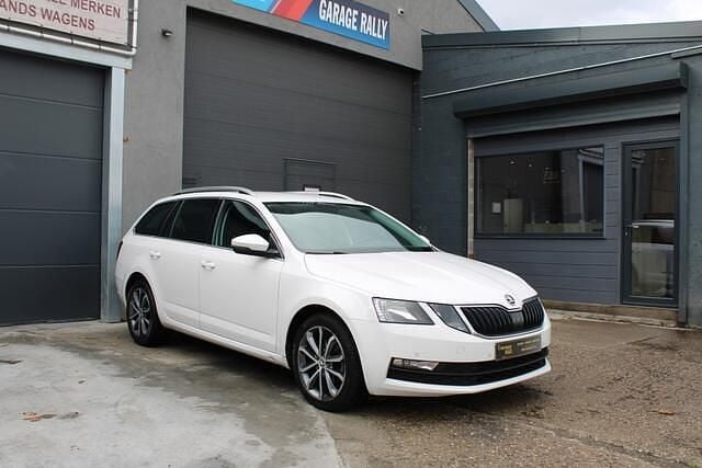 Wit Gebruikt 2019 Skoda Octavia Soleil Stationwagen | € 13.700 (Goede deal) - Afbeelding 1/4