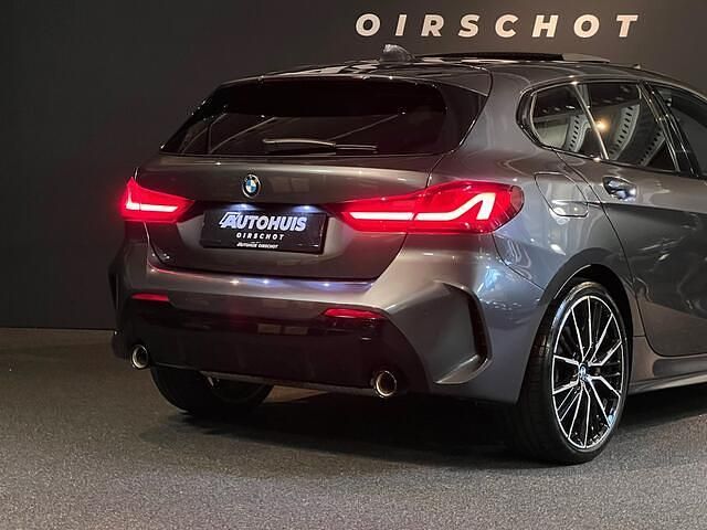 Occasion BMW 120 Executive 178 PK (130 kW) 2021 Grijs (metallic) Hatchback