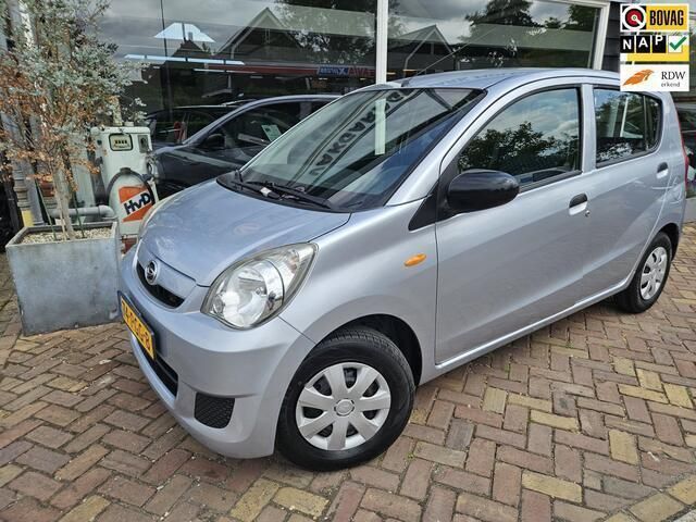 Grijs Gebruikt 2011 Daihatsu Cuore Hatchback | € 4.750 (Duur) - Afbeelding 1/4