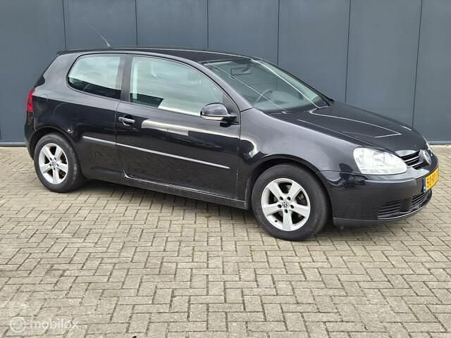 Zwart Gebruikt 2005 VW Golf IV Hatchback | € 1.199 (Goede deal) - Afbeelding 1/4