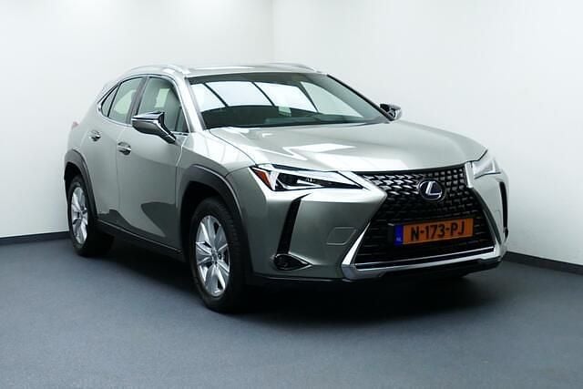 Grijs (metallic) Occasion 2021 Lexus UX 250h SUV | € 25.949 (Super prijs) - Afbeelding 1/4
