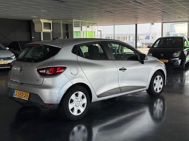 Grijs Gebruikt 2014 Renault Clio IV Authentique Hatchback | € 3.550 (Eerlijke prijs) - Afbeelding 1/4
