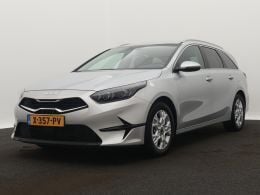 Grijs, metallic lak Gebruikt 2024 Kia Ceed Sportswagon Stationwagen | € 24.345 (Eerlijke prijs) - Afbeelding 1/3