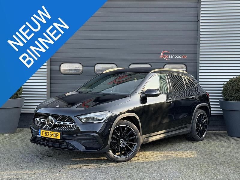 Zwart Occasion 2023 Mercedes GLA250 AMG line SUV | € 29.900 (Super prijs) - Afbeelding 1/4