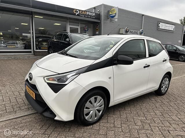 Wit Gebruikt 2021 Toyota Aygo Hatchback | € 9.999 (Goede deal) - Afbeelding 1/4