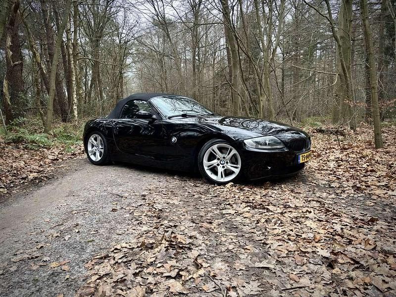 Zwart Occasion 2003 BMW Z4 Cabriolet | € 10.450 (Eerlijke prijs) - Afbeelding 1/4