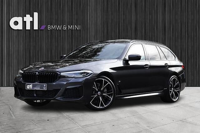 Grijs Gebruikt 2023 BMW 530 Executive Stationwagen | € 46.900 (Eerlijke prijs) - Afbeelding 1/4