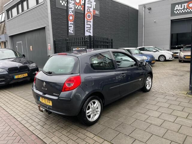 Occasion Renault Clio II Expression 75 PK (55 kW) 2006 Grijs Hatchback
