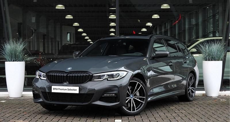 Grijs Gebruikt 2021 BMW 330 Comfort Edition Stationwagen | € 37.950 - Afbeelding 1/4