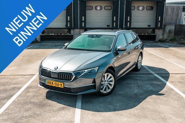 Grijs Gebruikt 2024 Skoda Octavia Selection Stationwagen | € 34.900 - Afbeelding 1/4