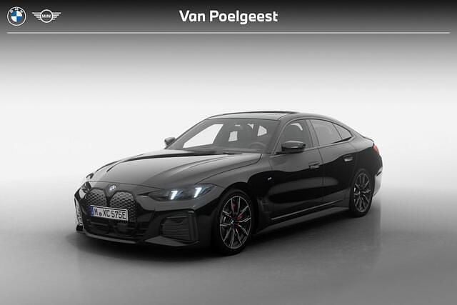 Saphirschwarz metallic (475) (zwart metallic) Nieuw 2025 BMW i4 M Sport Sedan | € 72.412 (Super prijs) - Afbeelding 1/4