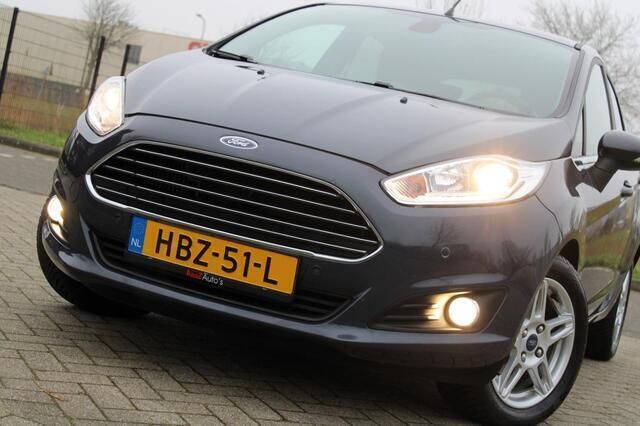 Occasion Ford Fiesta Style 101 PK (74 kW) 2015 Grijs Hatchback