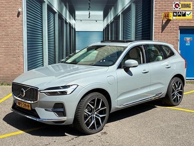 Grijs Gebruikt 2024 Volvo XC60 Plus SUV | € 53.490 (Super prijs) - Afbeelding 1/4