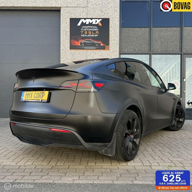 Zwart Gebruikt 2023 Tesla Model Y RWD SUV | € 38.999 (Duur) - Afbeelding 1/4