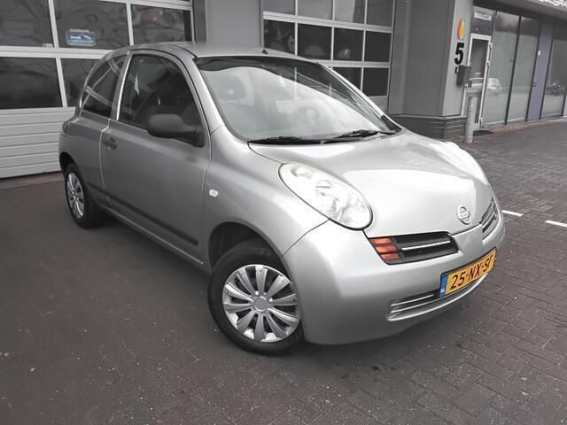 Grijs Gebruikt 2004 Nissan Micra Visia Hatchback | € 1.275 (Eerlijke prijs) - Afbeelding 1/4