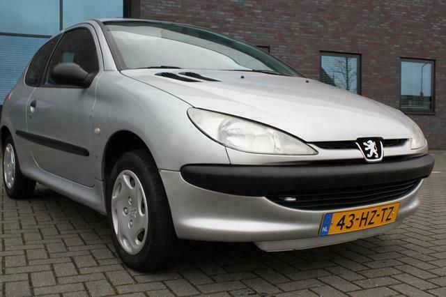 Occasion Peugeot 206 75 PK (55 kW) 2002 Grijs Hatchback