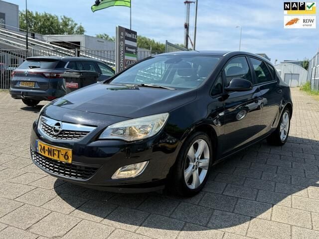 Zwart Gebruikt 2010 Opel Astra Edition Hatchback | € 2.750 (Super prijs) - Afbeelding 1/4
