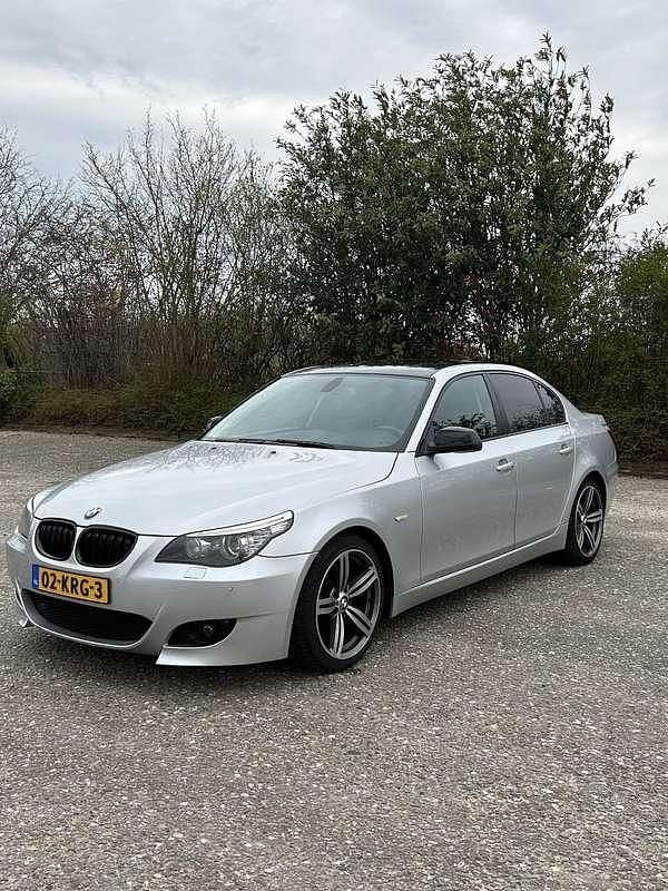 Grijs Occasion 2010 BMW 520 Sedan | € 6.750 (Goede deal) - Afbeelding 1/4