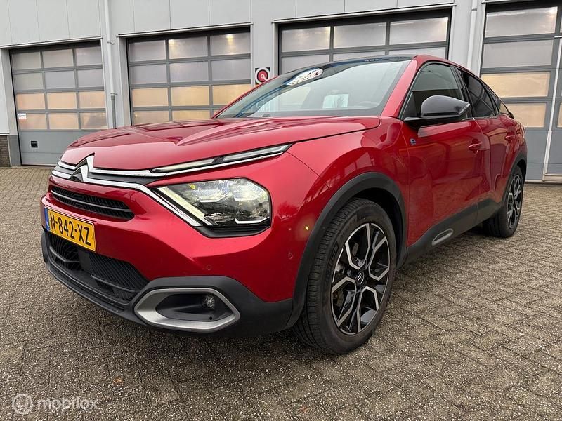 Rood Gebruikt 2021 Citroën e-C4 Shine SUV | € 17.290 (Eerlijke prijs) - Afbeelding 1/4