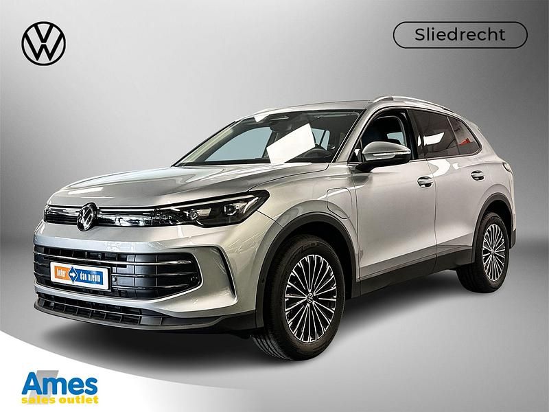 Grijs Nieuw 2025 VW Tiguan Edition SUV | € 47.995 (Super prijs) - Afbeelding 1/3