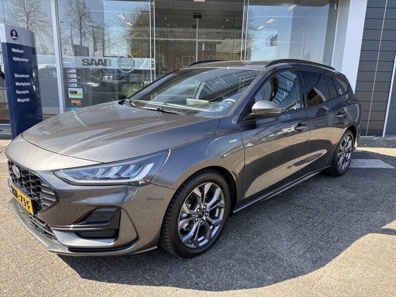 Grijs Gebruikt 2024 Ford Focus ST-Line X Stationwagen | € 26.790 (Eerlijke prijs) - Afbeelding 1/4