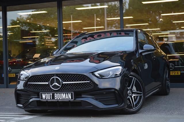 Zwart Gebruikt 2022 Mercedes C200 AMG Stationwagen | € 39.900 (Eerlijke prijs) - Afbeelding 1/4