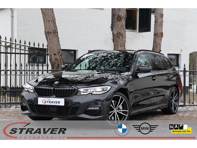 Zwart Occasion 2022 BMW 330 M Sport Stationwagen | € 32.950 (Goede deal) - Afbeelding 1/4