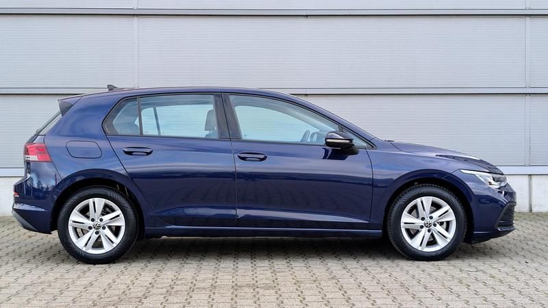 Occasion VW Golf VIII Life 110 PK (80 kW) 2023 Blauw Hatchback