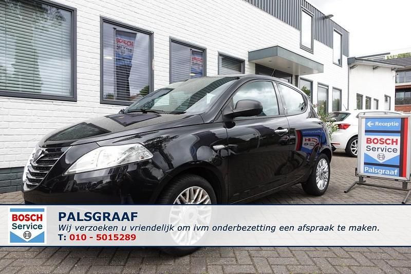 Zwart Gebruikt 2013 Lancia Ypsilon Silver Hatchback | € 5.950 (Eerlijke prijs) - Afbeelding 1/4