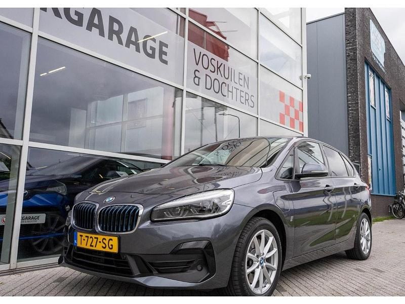 Grijs Gebruikt 2019 BMW 225 Active Tourer Executive MPV | € 21.190 (Eerlijke prijs) - Afbeelding 1/4