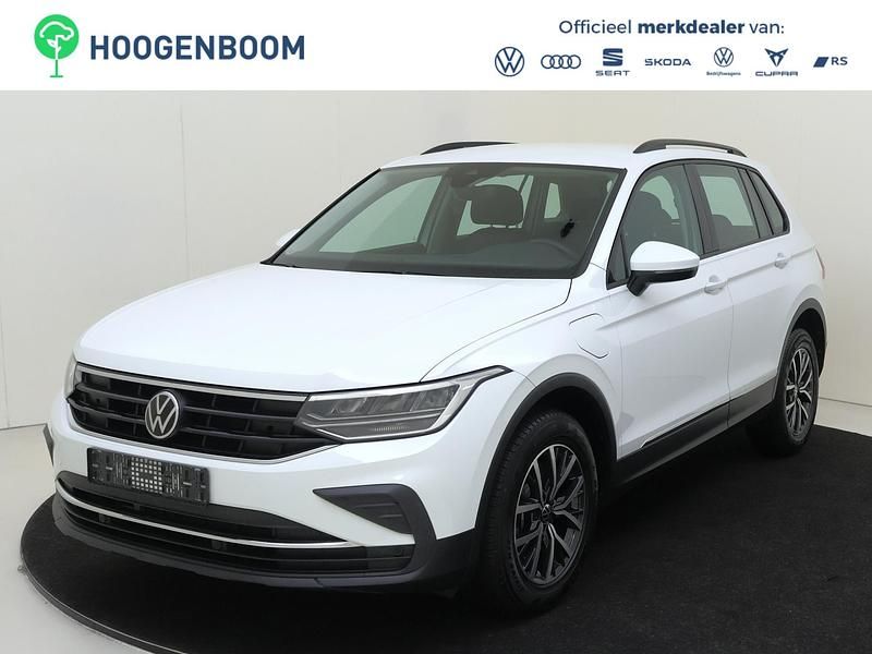 Wit Gebruikt 2022 VW Tiguan Life SUV | € 30.750 (Super prijs) - Afbeelding 1/4