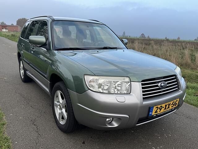 Groen (metallic) Gebruikt 2007 Subaru Forester Comfort SUV | € 7.950 (Iets duurder) - Afbeelding 1/4