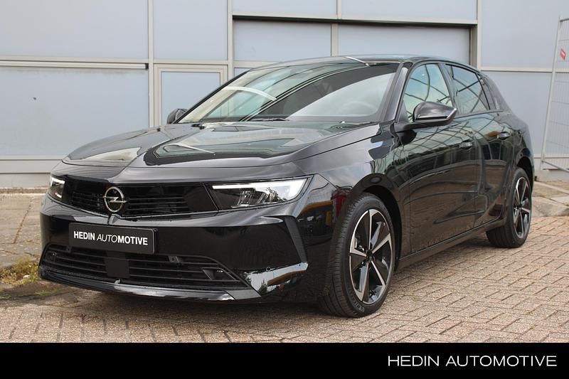 Zwart, metallic lak Nieuw 2025 Opel Astra Business Hatchback | € 40.247 (Duur) - Afbeelding 1/4
