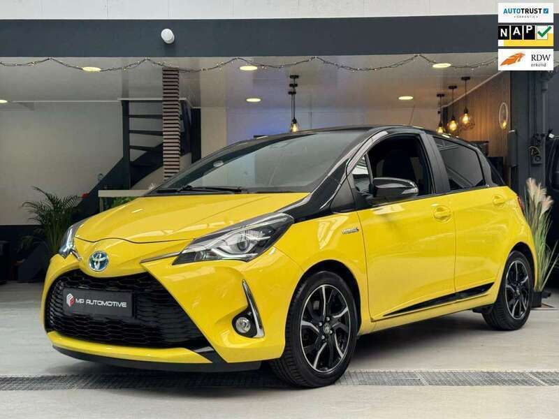 Geel, metallic lak Gebruikt 2017 Toyota Yaris Hybrid Plus Hatchback | € 15.945 (Iets duurder) - Afbeelding 1/4