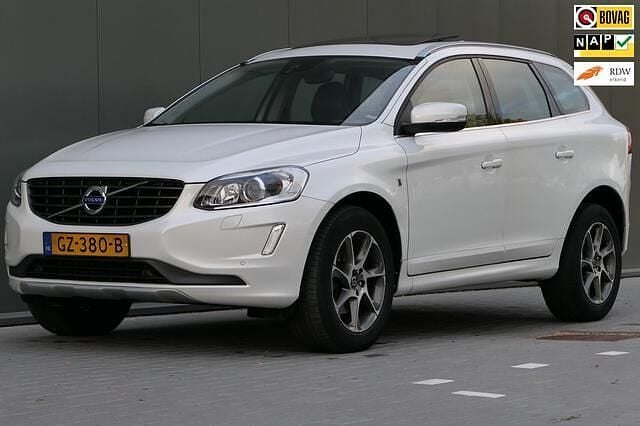 Wit, metallic lak Gebruikt 2015 Volvo XC60 Ocean Race SUV | € 22.440 (Goede deal) - Afbeelding 1/4